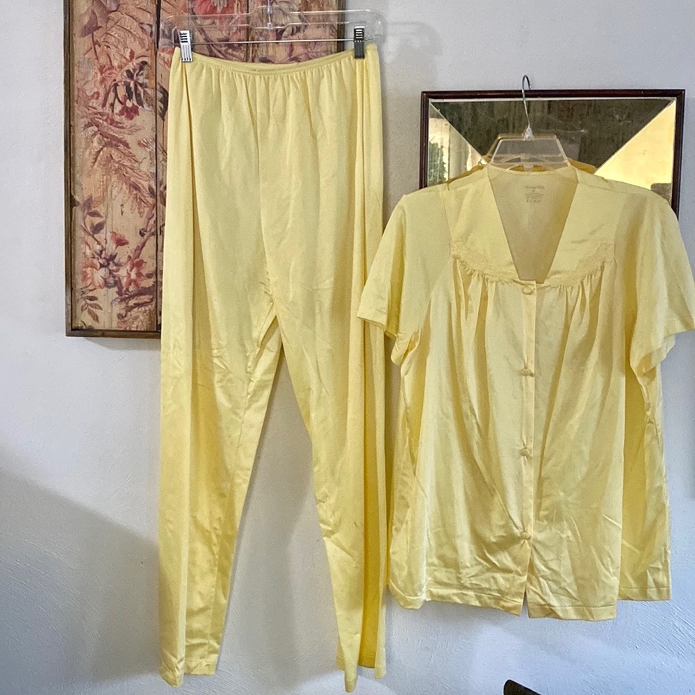 60s 70S VINTAGE VANITY FAIR BRAND STRETCH YELLOW TWO-PIECE SILKY PAJAMA SET M